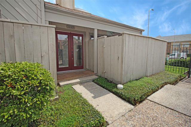 1089 Country Place Drive, Houston, TX 77079