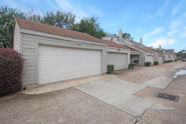 1089 Country Place Drive, Houston, TX 77079