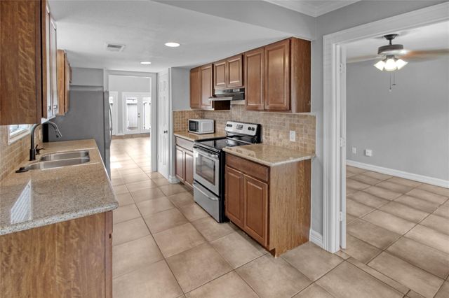 1089 Country Place Drive, Houston, TX 77079