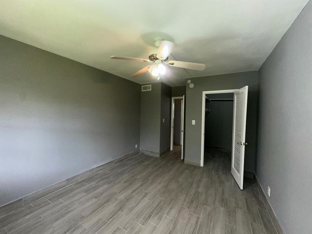 1113 LAKE Terrace 107, Boynton Beach, FL 33426