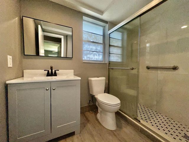 1113 LAKE Terrace 107, Boynton Beach, FL 33426