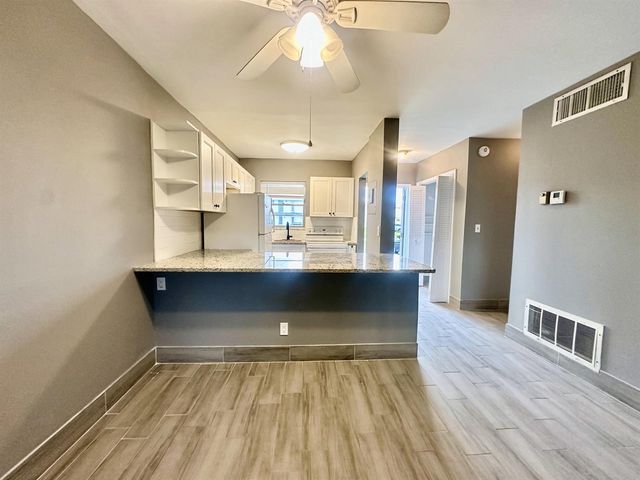 1113 LAKE Terrace 107, Boynton Beach, FL 33426