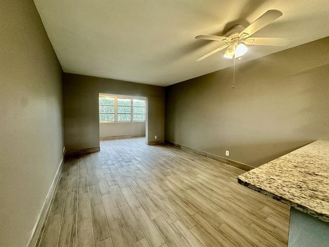 1113 LAKE Terrace 107, Boynton Beach, FL 33426