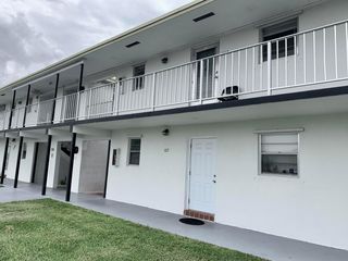 1113 LAKE Terrace 107, Boynton Beach, FL 33426