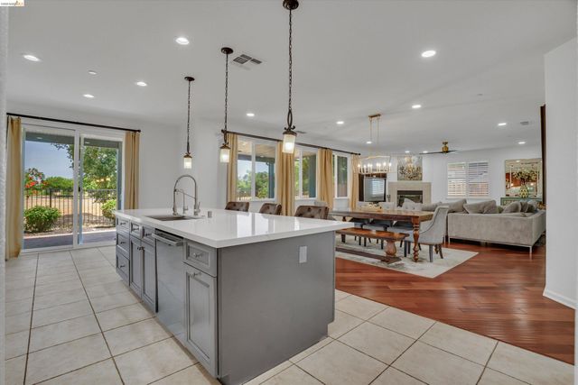288 Pebble Beach Dr, Brentwood, CA 94513