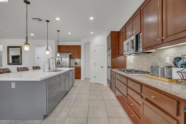288 Pebble Beach Dr, Brentwood, CA 94513