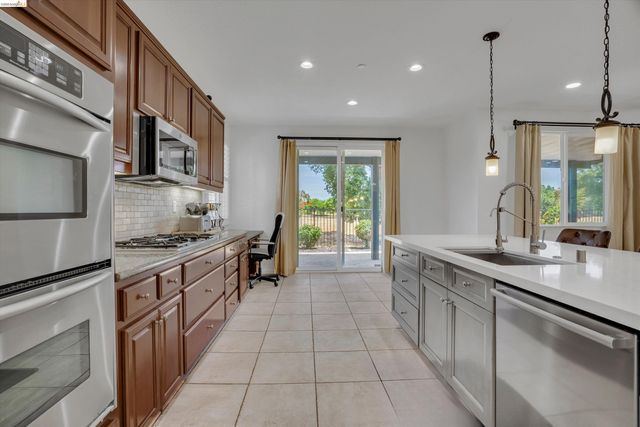 288 Pebble Beach Dr, Brentwood, CA 94513