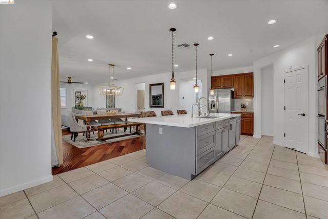 288 Pebble Beach Dr, Brentwood, CA 94513