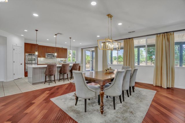 288 Pebble Beach Dr, Brentwood, CA 94513