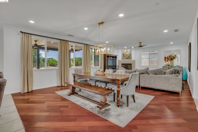 288 Pebble Beach Dr, Brentwood, CA 94513
