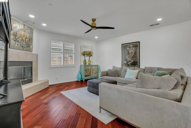 288 Pebble Beach Dr, Brentwood, CA 94513