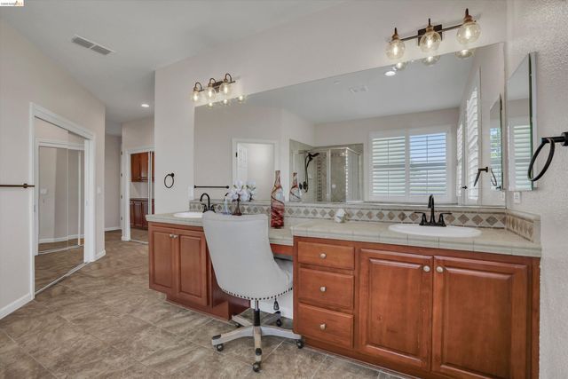 288 Pebble Beach Dr, Brentwood, CA 94513