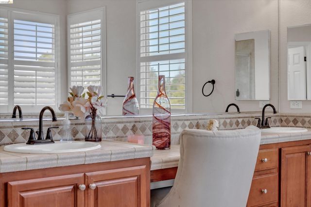 288 Pebble Beach Dr, Brentwood, CA 94513