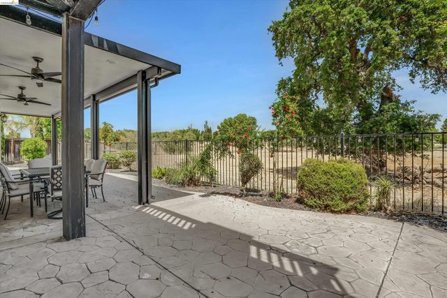 288 Pebble Beach Dr, Brentwood, CA 94513