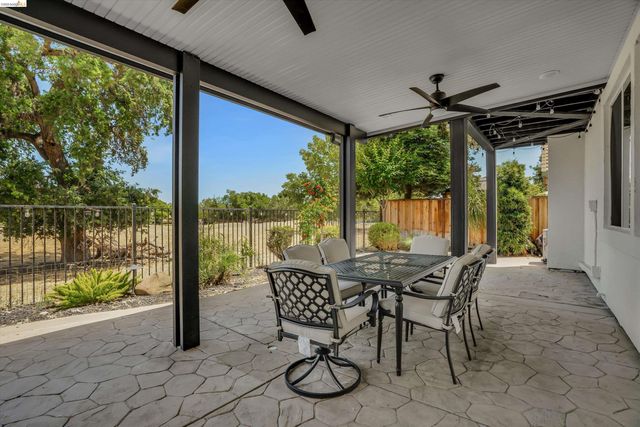 288 Pebble Beach Dr, Brentwood, CA 94513