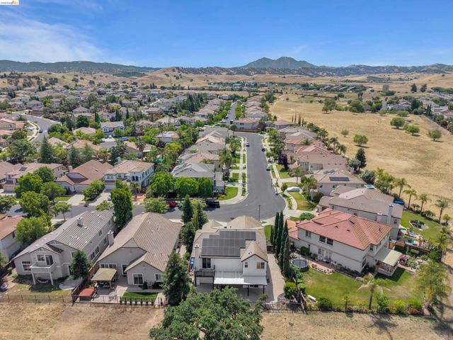 288 Pebble Beach Dr, Brentwood, CA 94513