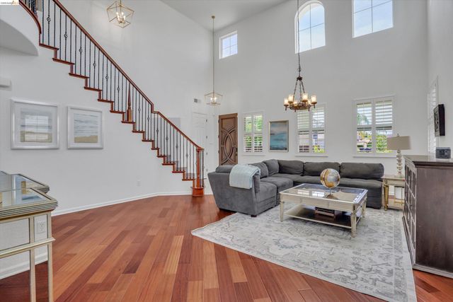288 Pebble Beach Dr, Brentwood, CA 94513