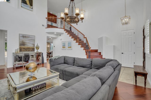 288 Pebble Beach Dr, Brentwood, CA 94513