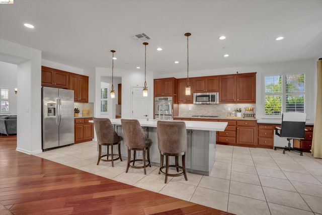 288 Pebble Beach Dr, Brentwood, CA 94513