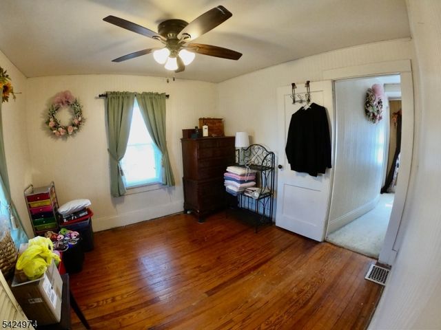 19 Ryerson Ave, Newton Town, NJ 07860