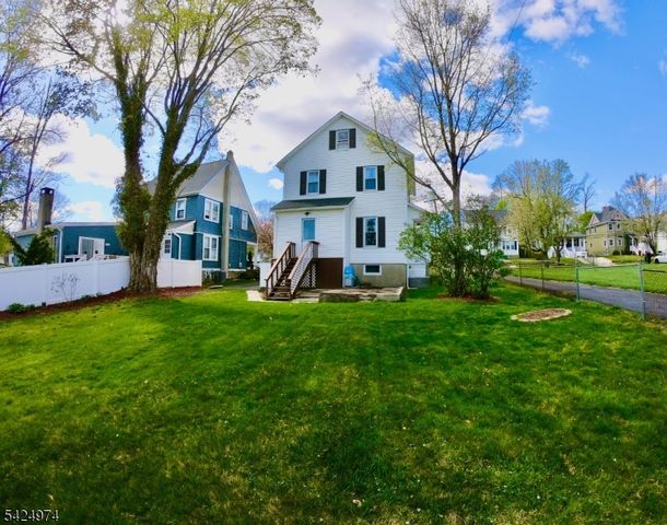 19 Ryerson Ave, Newton Town, NJ 07860