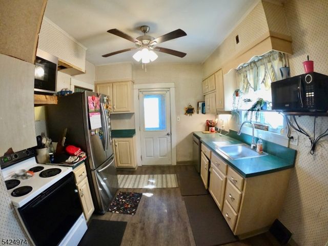 19 Ryerson Ave, Newton Town, NJ 07860