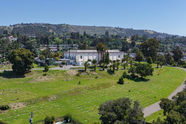 6677 Brann Street, Oakland, CA 94605