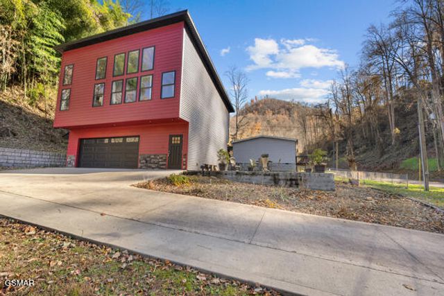 667 Turkey Nest Road, Gatlinburg, TN 37738