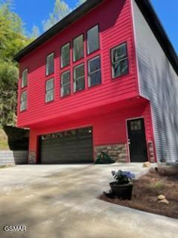 667 Turkey Nest Road, Gatlinburg, TN 37738