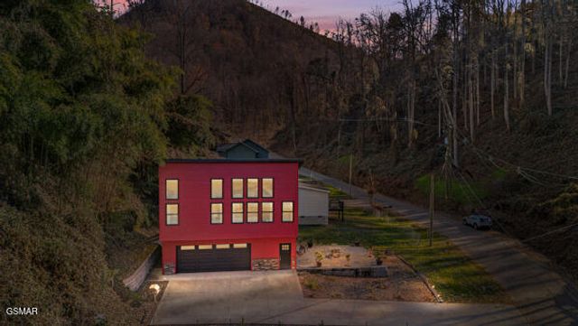 667 Turkey Nest Road, Gatlinburg, TN 37738