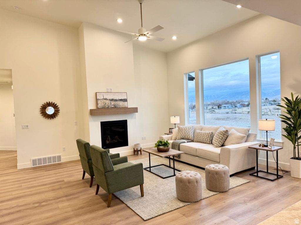 Image 4 of property listing at 543 W INDEPENDENCE WAY #208, Grantsville, UT 84029