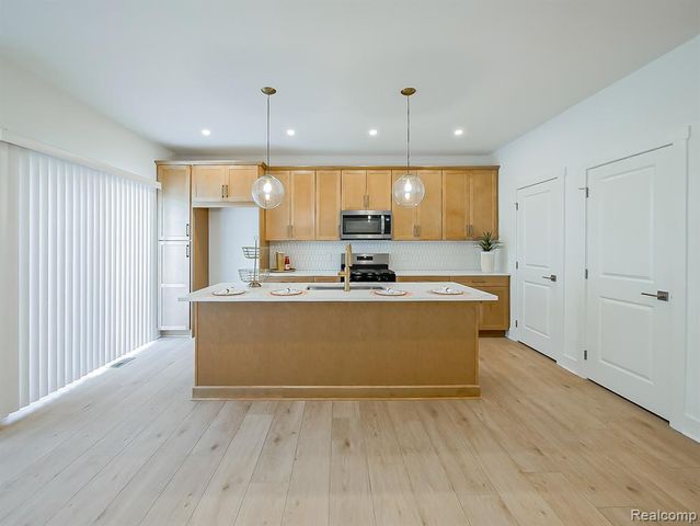 41503 Breck, Plymouth, MI 48170