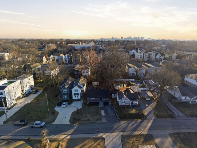 318 Queen Ave, Nashville, TN 37207