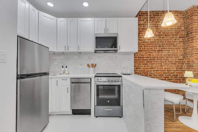 407 E 87th St Apt 2C, New York City, NY 10128