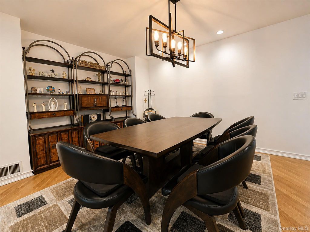 151 The Knoll, Syosset, NY 11791 — photo 4
