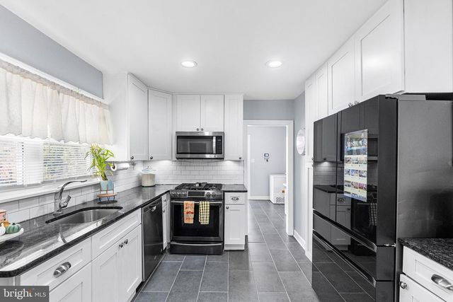 14 NICHOLSON RD, Mount Ephraim, NJ 08059