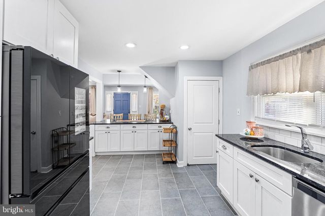 14 NICHOLSON RD, Mount Ephraim, NJ 08059