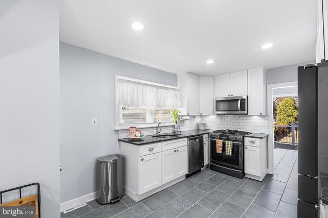 14 NICHOLSON RD, Mount Ephraim, NJ 08059