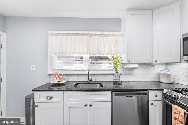 14 NICHOLSON RD, Mount Ephraim, NJ 08059