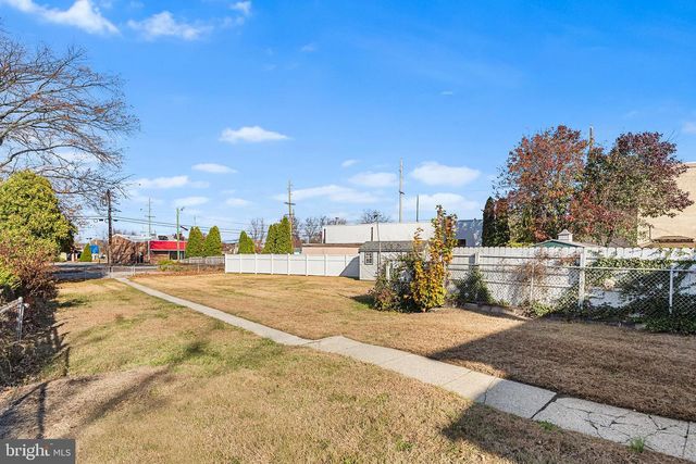 14 NICHOLSON RD, Mount Ephraim, NJ 08059