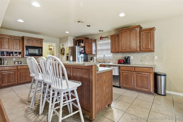 20230 E 50th Place, Broken Arrow, OK 74014