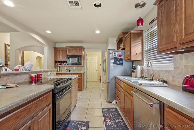 20230 E 50th Place, Broken Arrow, OK 74014