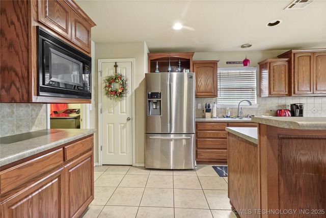 20230 E 50th Place, Broken Arrow, OK 74014