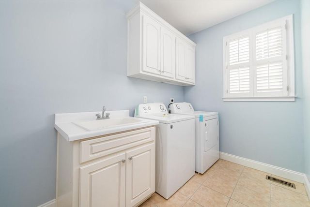 562 Grassmeade Way, Snellville, GA 30078