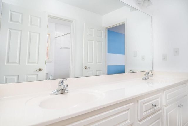 562 Grassmeade Way, Snellville, GA 30078