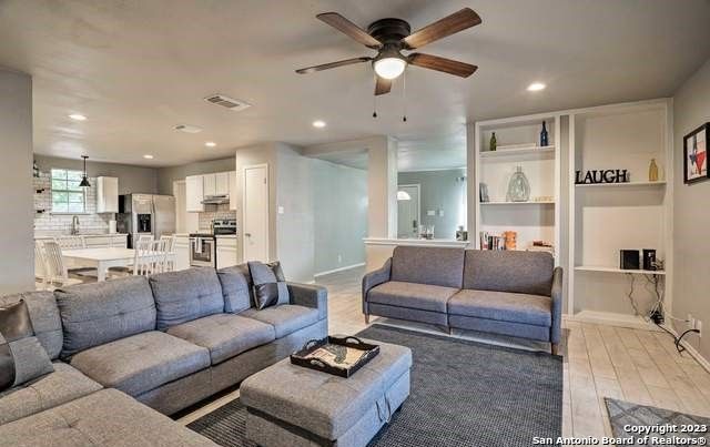 11350 WIDEFIELD LN, San Antonio, TX 78245