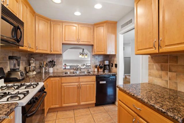 18409 Collins Street F, Los Angeles, CA 91356
