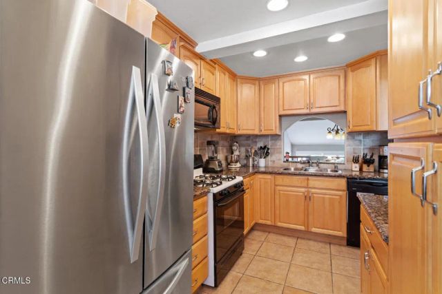 18409 Collins Street F, Los Angeles, CA 91356