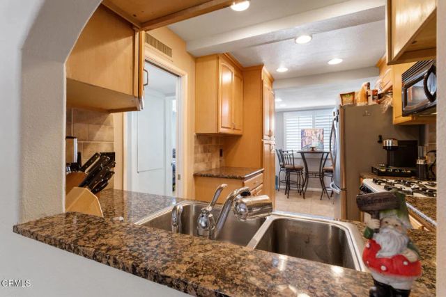 18409 Collins Street F, Los Angeles, CA 91356