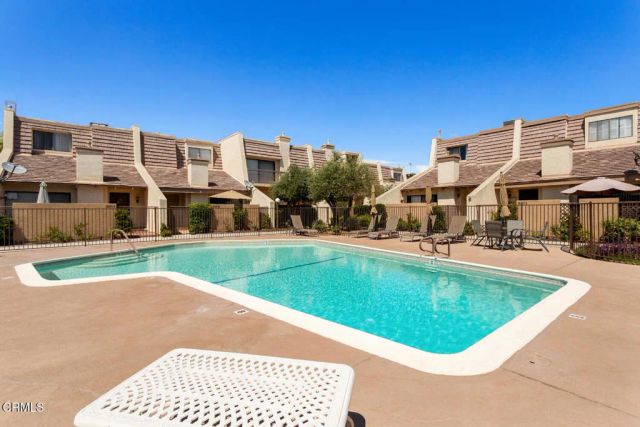 18409 Collins Street F, Los Angeles, CA 91356